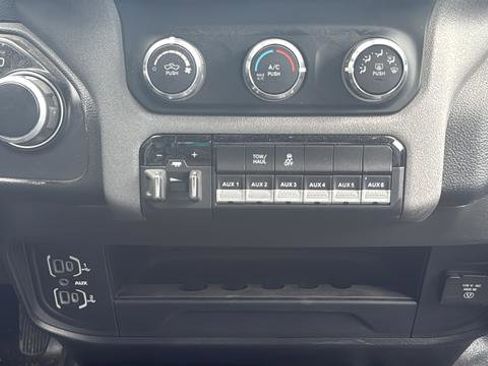 Used 2024 RAM 2500 Tradesman w/ Chrome Appearance Group AWD/4WD image 8