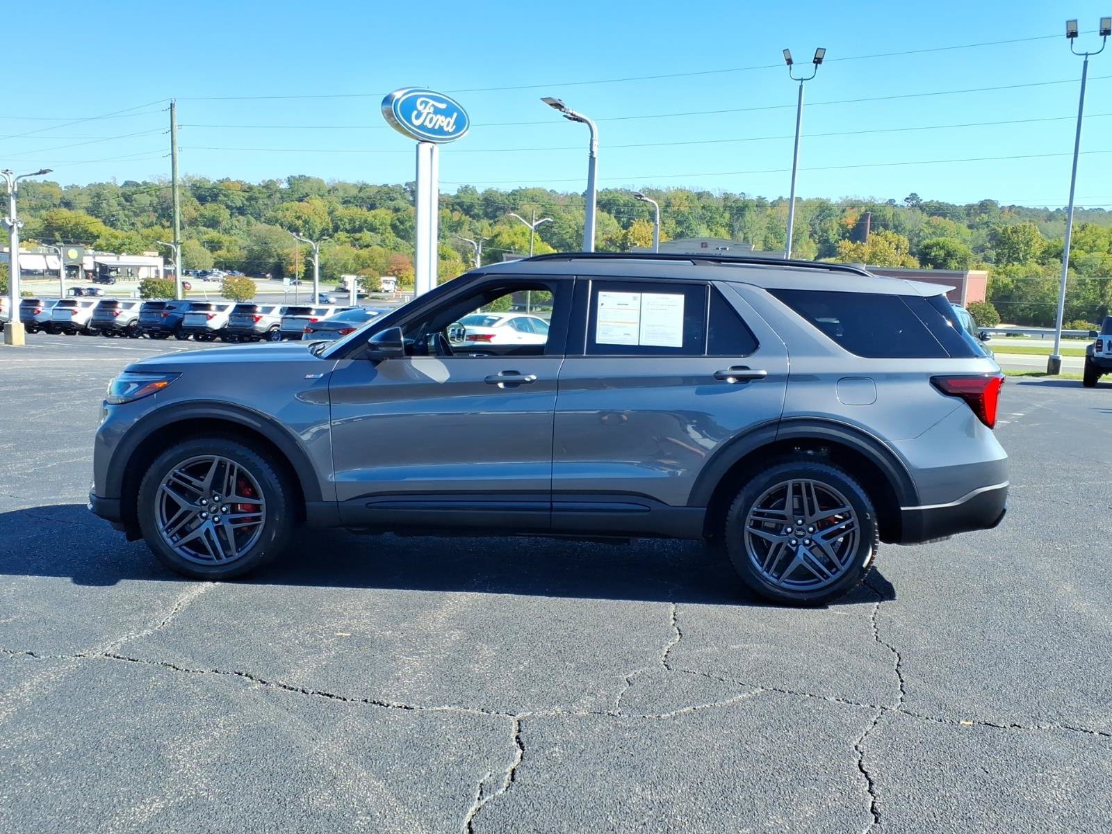 Certified 2025 Ford Explorer ST-Line w/ Premium Package AWD/4WD image 4