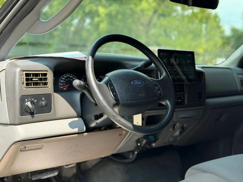 Used 2004 Ford F550 2WD Crew Cab Super Duty image 11