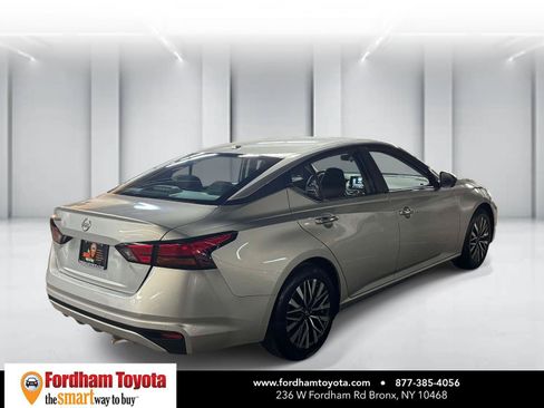 Used 2025 Nissan Altima 2.5 SV FWD image 7
