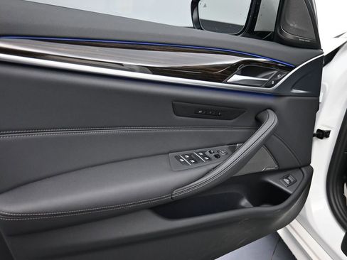 Used 2023 BMW 530i xDrive w/ M Sport Package image 9