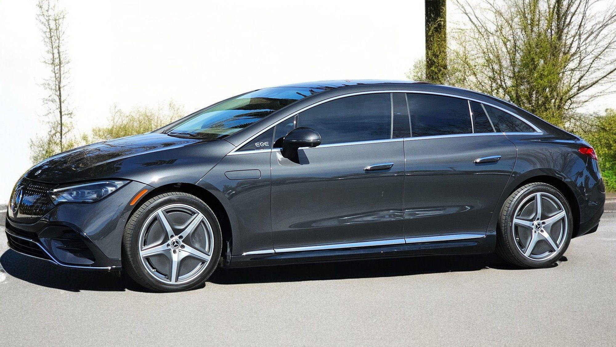 Used 2023 Mercedes-Benz EQE 500 4MATIC Sedan w/ Exclusive Trim Package image 9