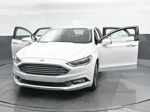 Used 2017 Ford Fusion SE w/ Fusion SE Technology Package FWD image 48