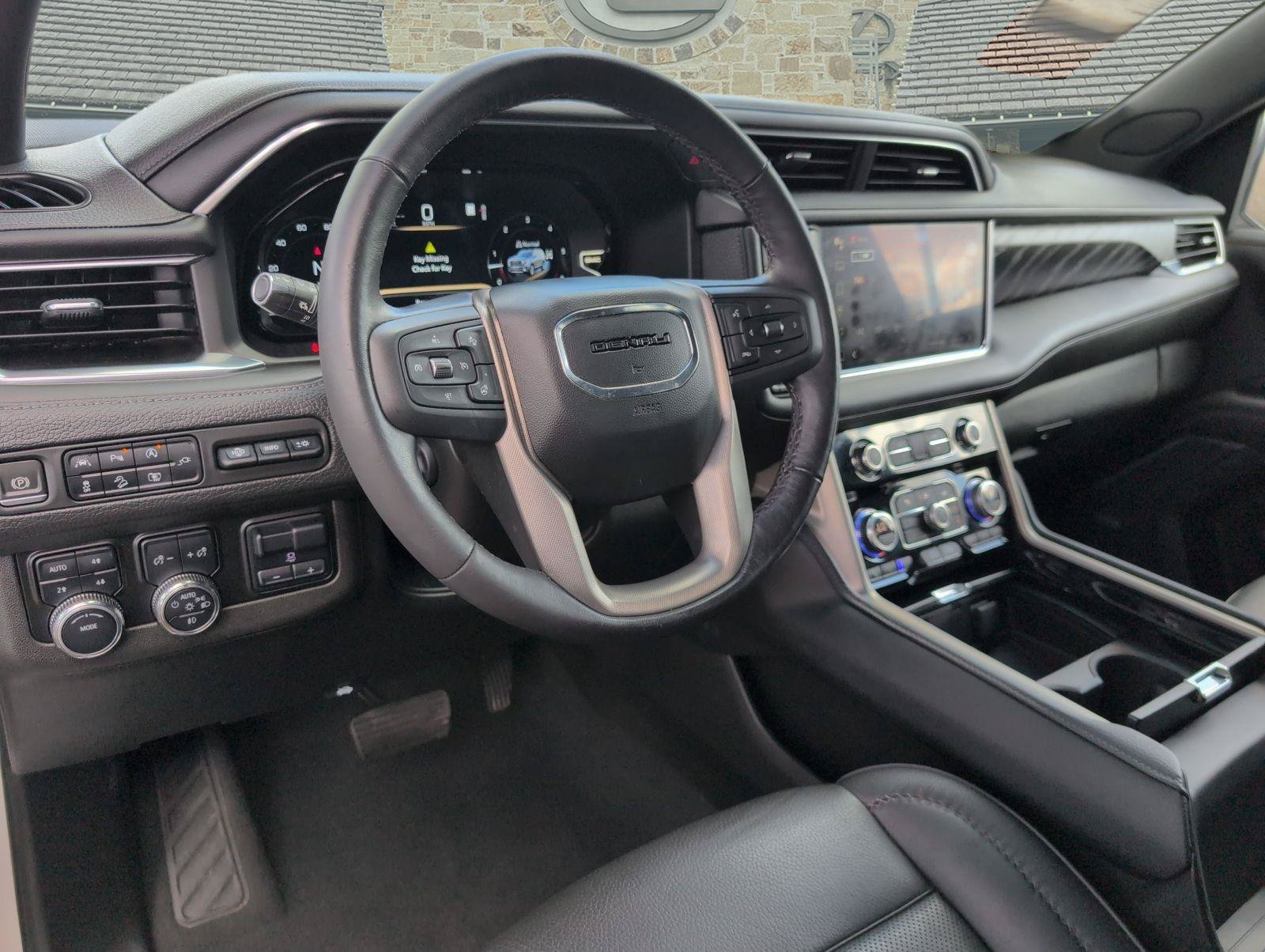 Used 2022 GMC Yukon Denali AWD/4WD image 6