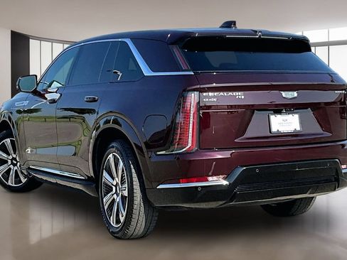 Certified 2025 Cadillac Escalade IQ Luxury 2 w/ LPO, Premium Carpet Package AWD/4WD image 11
