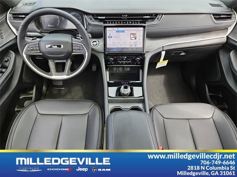 New 2025 Jeep Grand Cherokee Limited w/ Black Appearance Package image 10