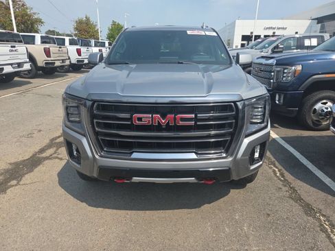 Used 2023 GMC Yukon AT4 w/ Technology Package AWD/4WD image 2