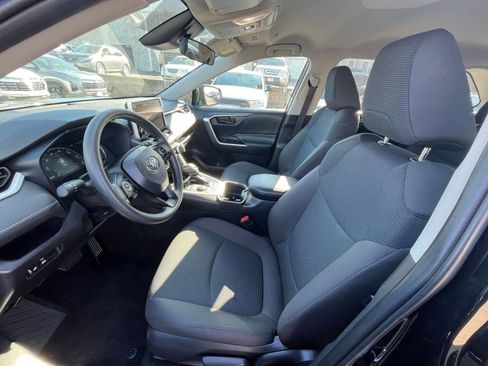 Used 2025 Toyota RAV4 LE image 25