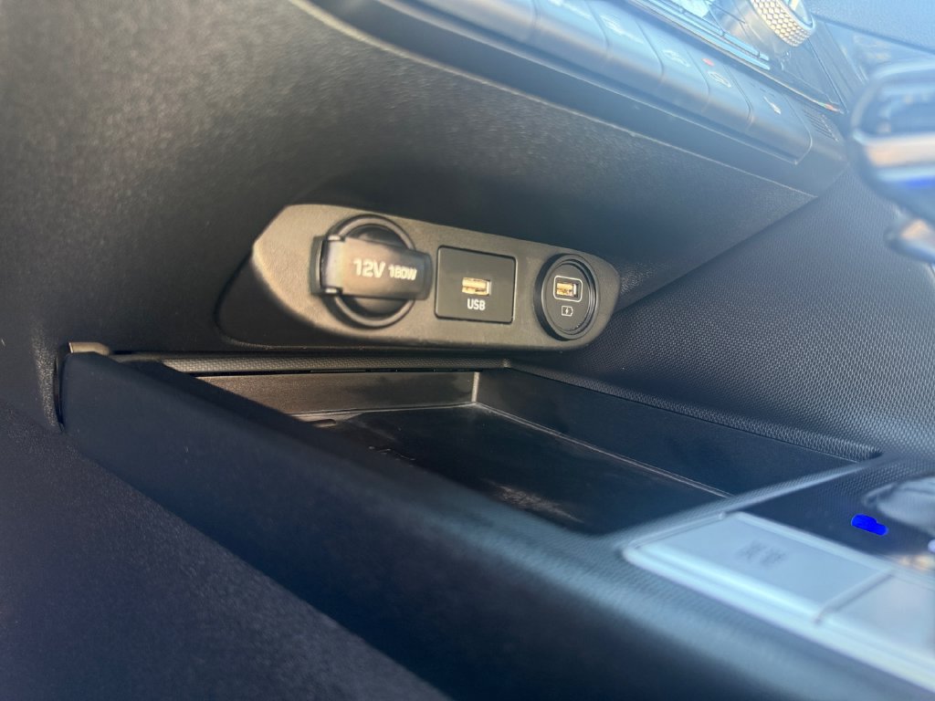 Used 2021 Hyundai Elantra Limited FWD image 20