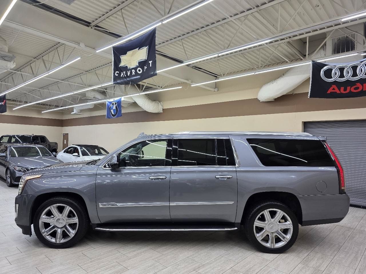 Used 2018 Cadillac Escalade ESV Luxury RWD image 9