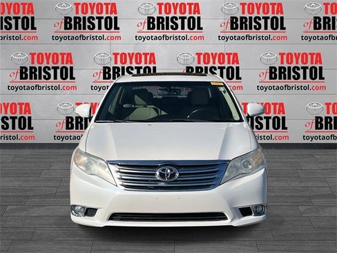 Used 2011 Toyota Avalon Limited image 9