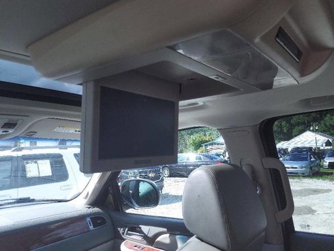 Used 2007 Chevrolet Suburban LTZ w/ LTZ Preferred Equipment Group image 8