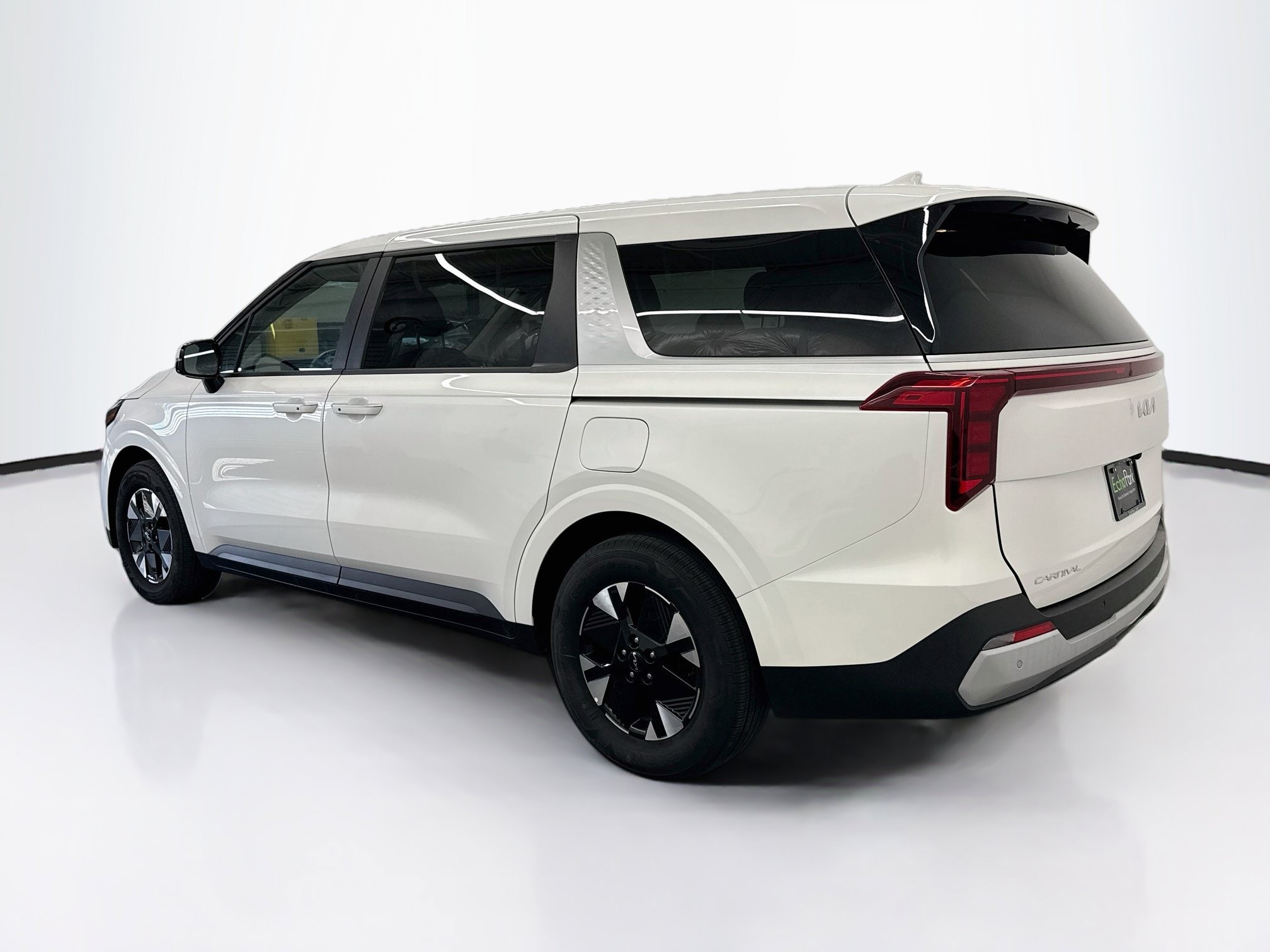 Used 2026 Kia Carnival LXS FWD image 5