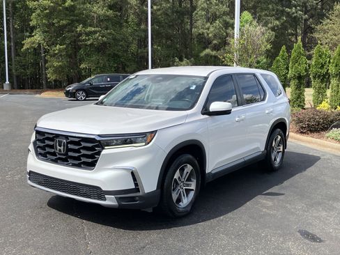 Certified 2025 Honda Pilot EX-L image 6