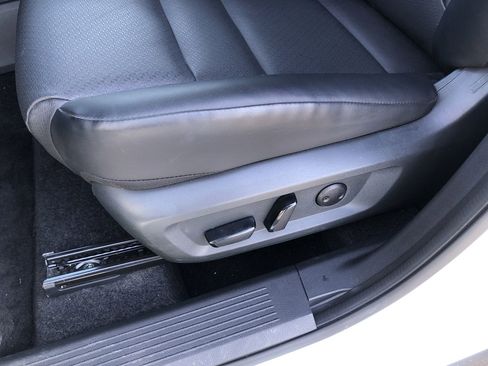 Used 2025 Nissan Rogue SV w/ SV Premium Package image 15