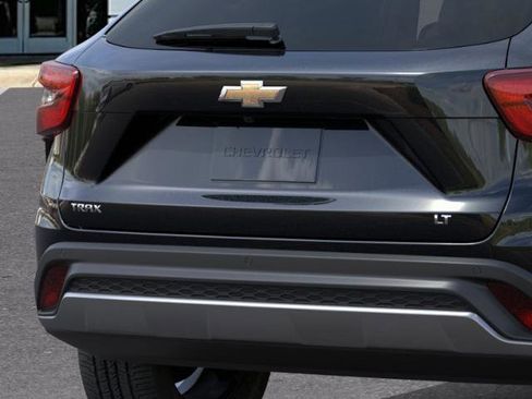 New 2026 Chevrolet Trax LT w/ Driver Confidence Package FWD image 47
