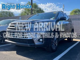 Used 2018 Toyota Highlander XLE FWD video 1