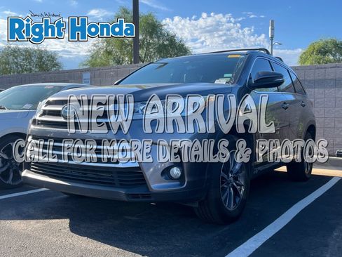 Used 2018 Toyota Highlander XLE FWD image 1