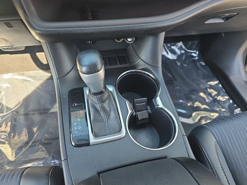 Used 2015 Toyota Highlander Plus image 24