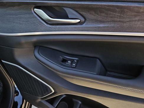 New 2026 Jeep Grand Cherokee Limited RWD image 8