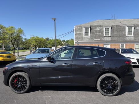 Used 2024 Maserati Levante Modena Ultima AWD/4WD image 2