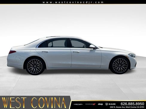 Used 2022 Mercedes-Benz S 580 4MATIC Sedan w/ 3D Technology Package image 9