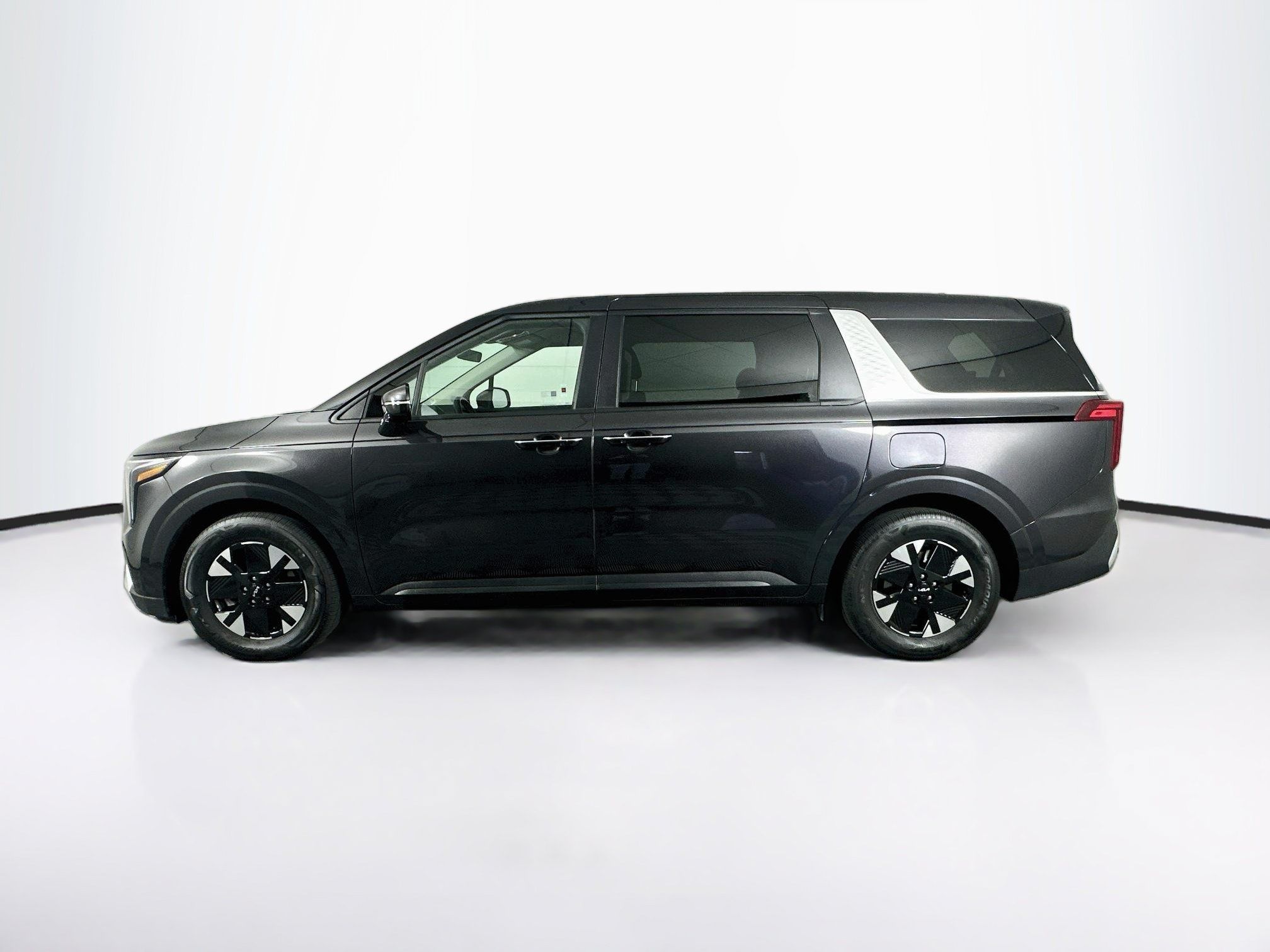 Used 2026 Kia Carnival LXS FWD image 4