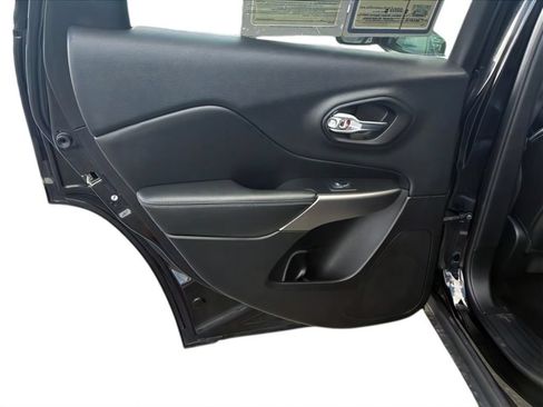 Used 2019 Jeep Cherokee Limited AWD/4WD image 20