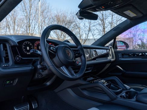 Certified 2024 Porsche Cayenne Turbo GT image 4