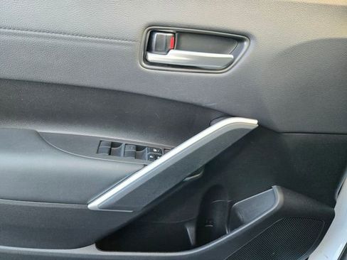 Used 2022 Toyota Corolla Cross XLE image 31