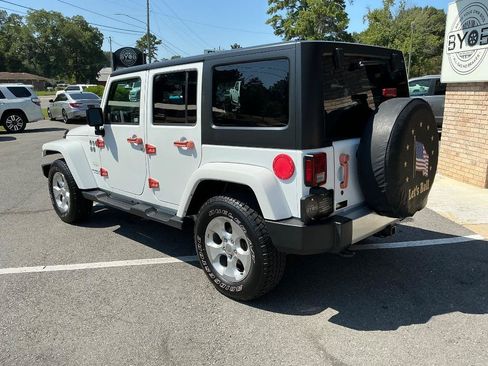 Used 2015 Jeep Wrangler Unlimited Sahara w/ Max Tow Package AWD/4WD image 3