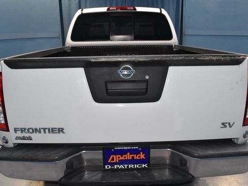 Used 2015 Nissan Frontier SV RWD image 20