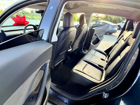 Used 2024 Tesla Model Y 2WD image 30