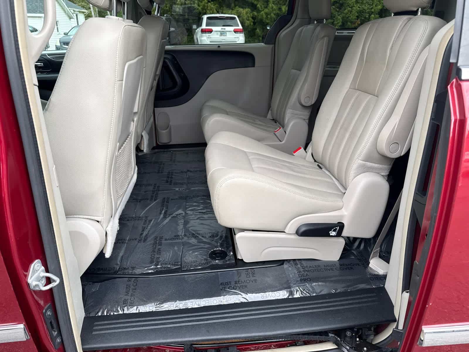 Used 2015 Chrysler Town & Country Touring-L w/ Driver Convenience Group FWD image 13