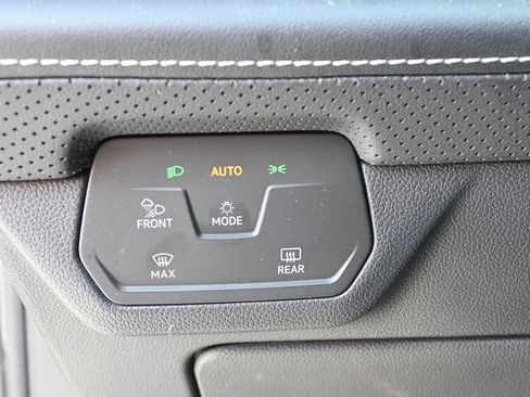 Used 2024 Volkswagen Atlas SE AWD/4WD image 11