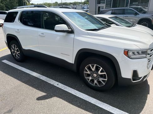 Used 2023 GMC Acadia SLT w/ Preferred Package AWD/4WD image 2