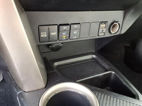 Used 2014 Toyota RAV4 Limited w/ Technology Package FWD image 23