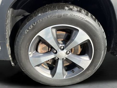 Used 2019 Jeep Cherokee Limited w/ Trailer Tow Group image 28