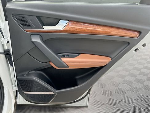 Used 2021 Audi Q5 e Prestige w/ Prestige Package image 33