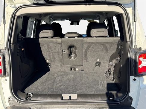 Used 2022 Jeep Renegade Latitude w/ Convenience Group image 35