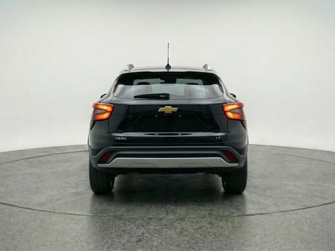 Used 2025 Chevrolet Trax LT image 7