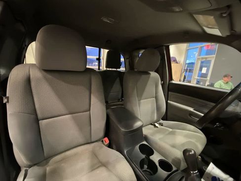 Used 2014 Toyota Tacoma 4x4 w/ Convenience Package image 24