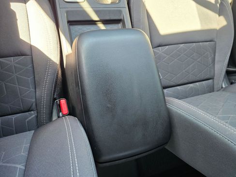 Used 2025 Nissan Frontier SV AWD/4WD image 28