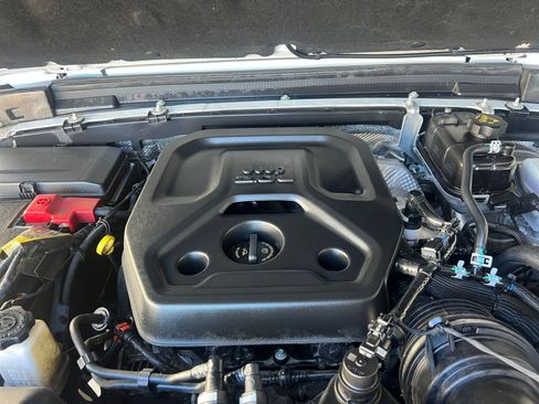 Used 2025 Jeep Wrangler Unlimited Sport AWD/4WD image 32