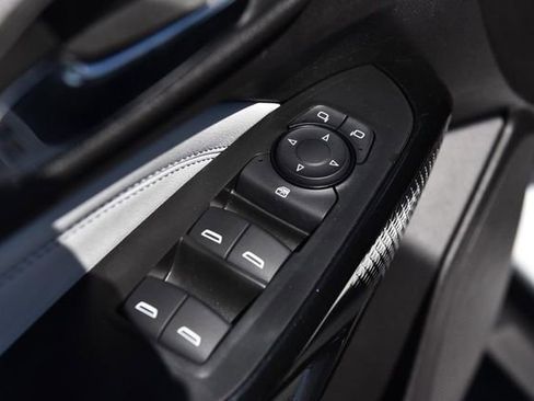 Used 2025 Chevrolet Trax LT w/ LT Convenience Package FWD image 8