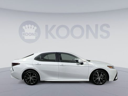 Used 2023 Toyota Camry SE image 8