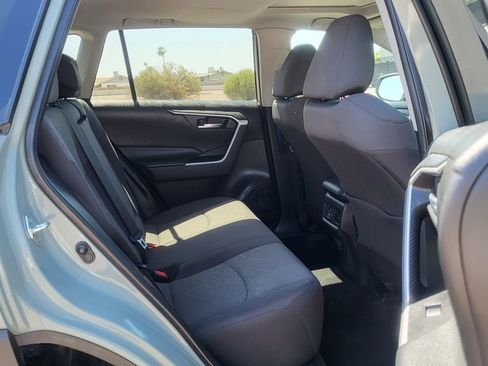 Used 2021 Toyota RAV4 XLE w/ Convenience Package FWD image 21