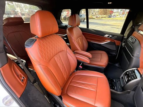 Used 2022 BMW X7 M50i w/ Luxury Seating Package image 19