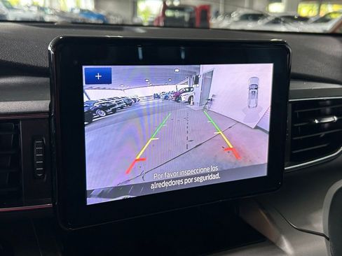 Used 2021 Ford Explorer XLT w/ Equipment Group 202A image 10