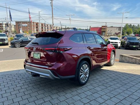 New 2026 Toyota Highlander Platinum AWD/4WD image 5